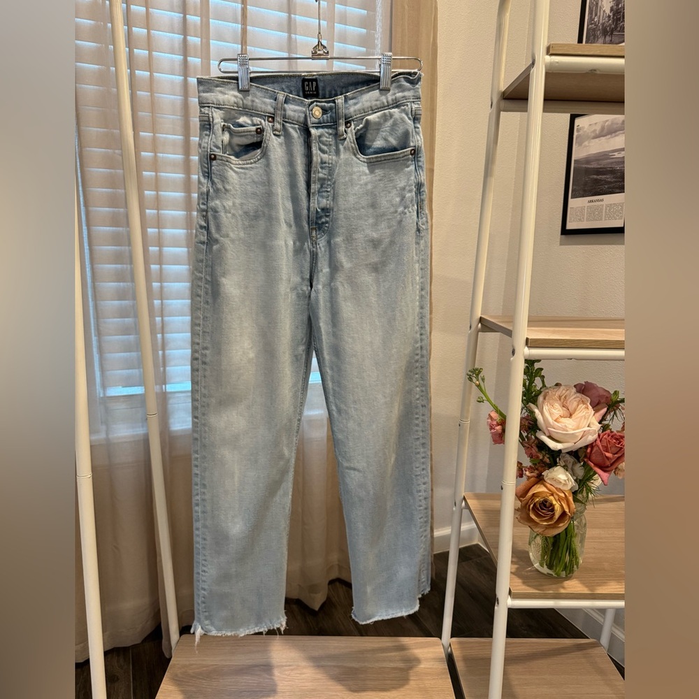 Gap High Rise Cheeky Straight Jeans (Size 27)